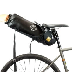 Restrap Satteltasche Schwarz (bis 8 Liter) -Fahrradteile Geschäft 59200999 03mKXY5l1n6o0kp 1280x1280