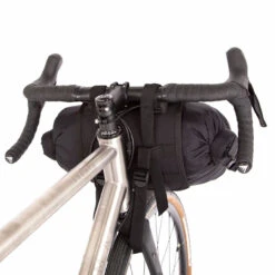 Restrap Bar Bag Large - Lenkerholster Mit Tasche 14 Liter Und Food Pouch 3 L Schwarz -Fahrradteile Geschäft 68923638 06gTSJk8UmUVy4G 1280x1280