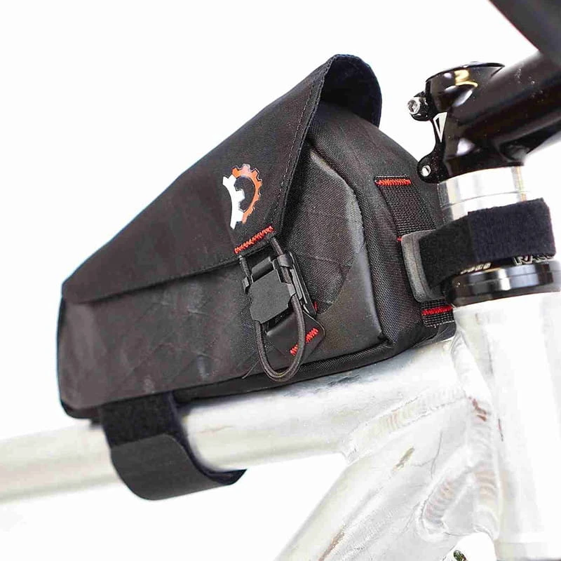 Revelate-designs Revelate Designs Mag Tank Oberrohrtasche Mit Magnetverschluss 1 L - Schwarz 4 Revelate-designs Revelate Designs Mag Tank Oberrohrtasche Mit Magnetverschluss 1 L - Schwarz – Bild 2