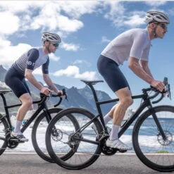 Everve Ezero Sattel Schwarz | S3 | Männer -Fahrradteile Geschäft 68924085 06 1280x1280